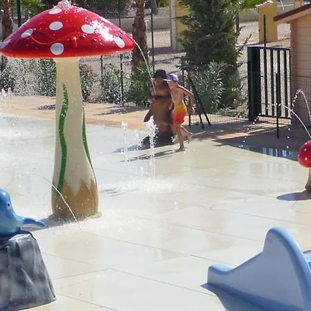 Mobil-home De Jean-michel Et Nicole مكان تخييم Hyères